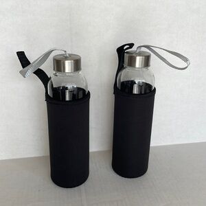 𝅺2 x glass water bottle with case straps 20 oz. clear black